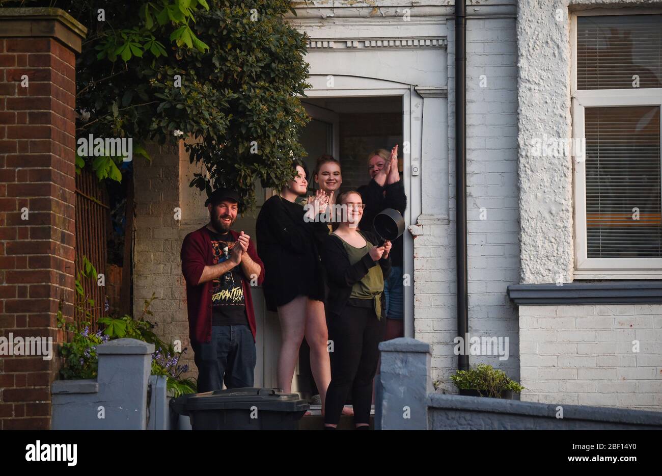 Clapping for carers uk doorstep hi-res stock photography and images - Alamy