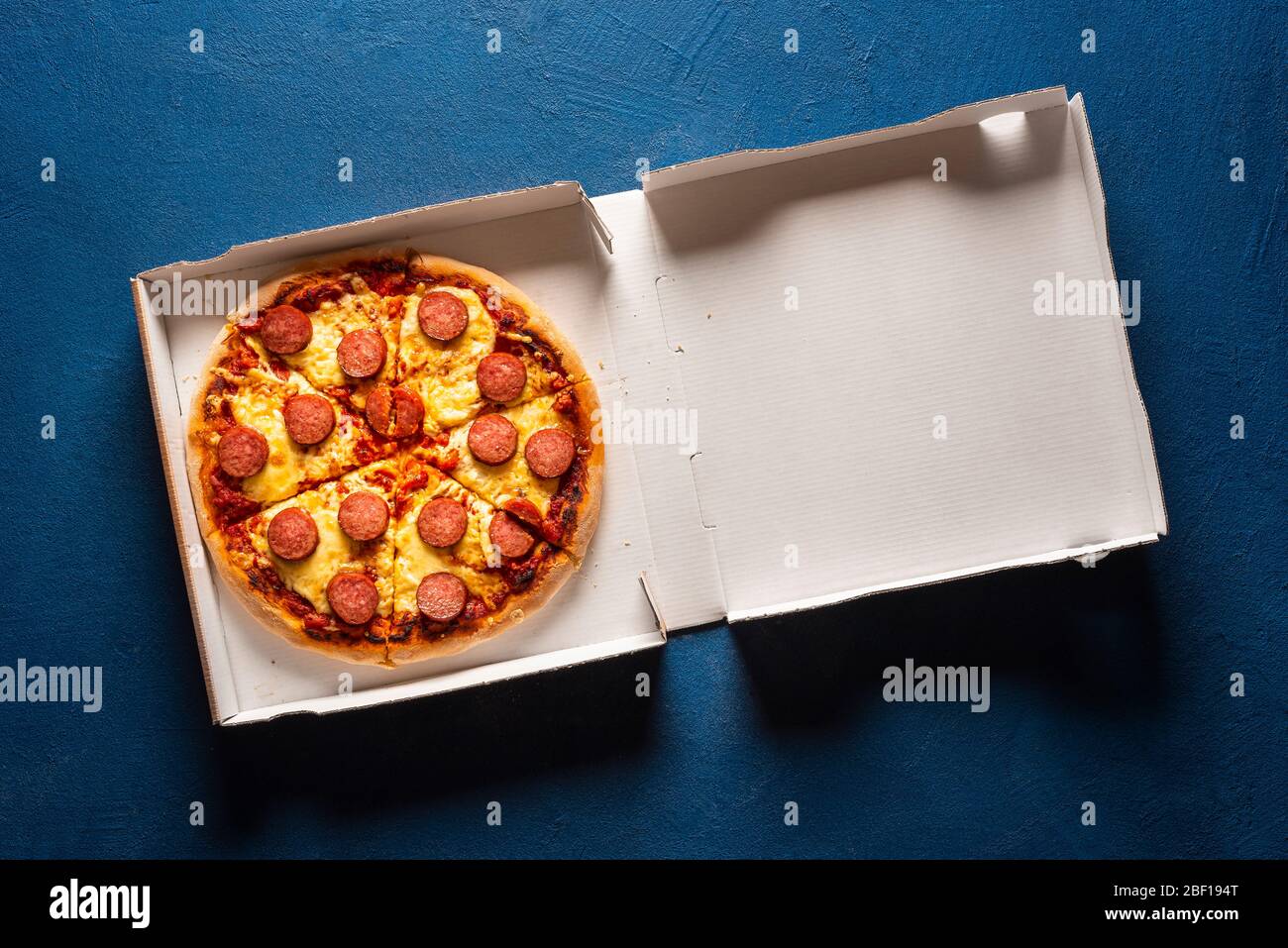 фото пепперони пицца в коробке фото 84