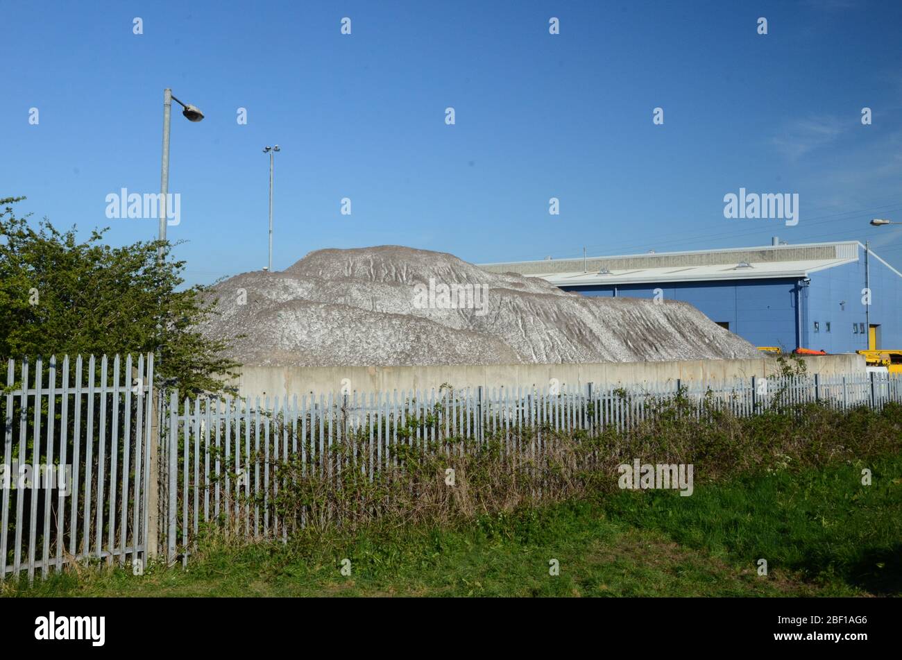 banks of the river hull, Sutton fields industrial estate Stock Photo