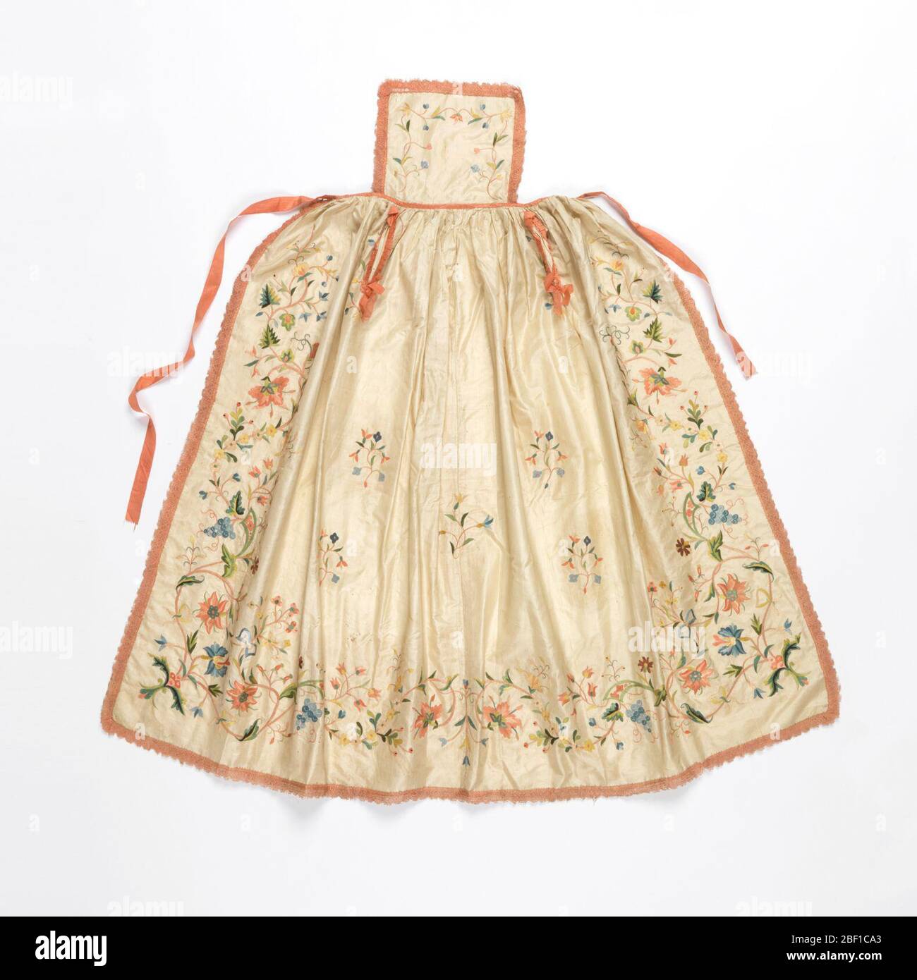 Embroidered flowering vines skirt 2025