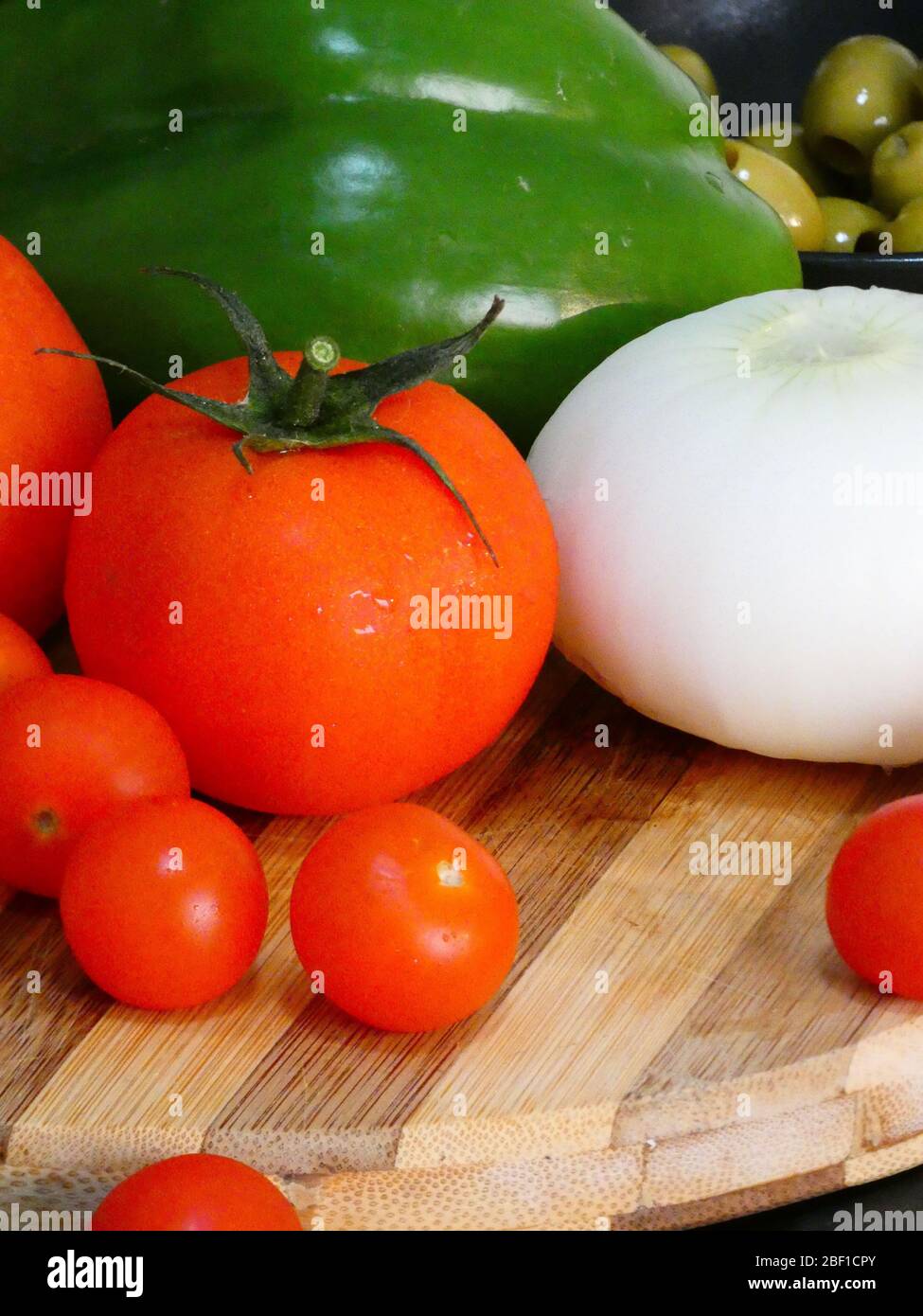Tomatoes and vegetables on a chopping board Stock Photo - Alamy