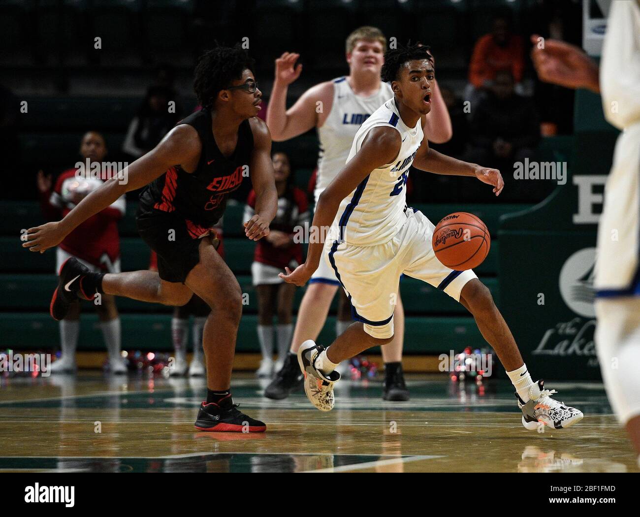 Ypsilanti, Michigan, USA. 20th Jan, 2020. Lincoln H.S. Forward Emoni Bates (21) during a game between Lincoln H.S. and Detroit Edison H.S. Ypsilanti, Michigan. Emoni Bates 16 years old, won the 2020 Gatorade National High School Player of the year, the first sophomore to win the prestigious award.Lincoln H.S. won the game 75-68 Credit: Scott Hasse/ZUMA Wire/Alamy Live News Stock Photo