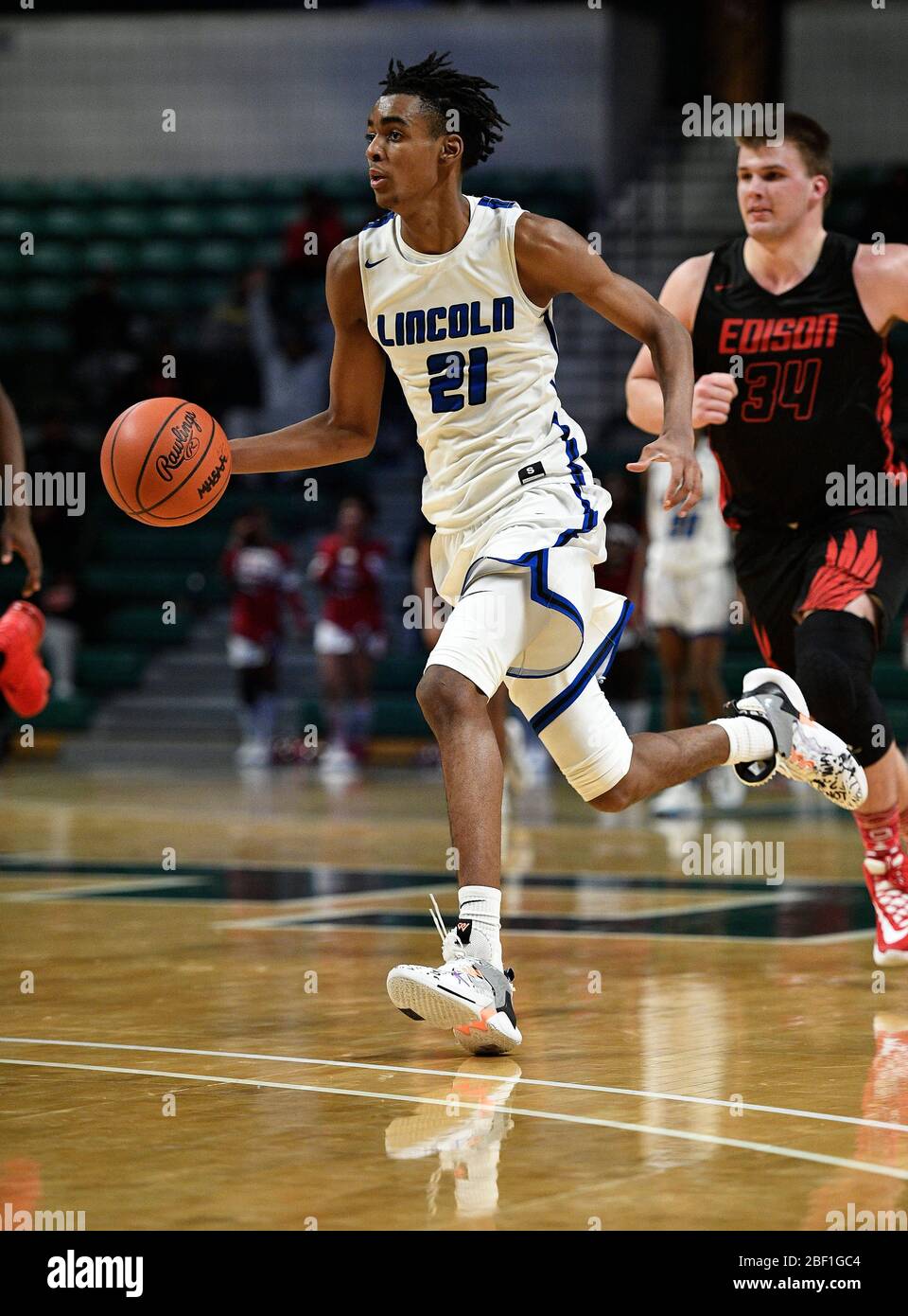 Ypsilanti, Michigan, USA. 20th Jan, 2020. Lincoln H.S. Forward Emoni Bates (21) during a game between Lincoln H.S. and Detroit Edison H.S. Ypsilanti, Michigan. Emoni Bates 16 years old, won the 2020 Gatorade National High School Player of the year, the first sophomore to win the prestigious award.Lincoln H.S. won the game 75-68 Credit: Scott Hasse/ZUMA Wire/Alamy Live News Stock Photo