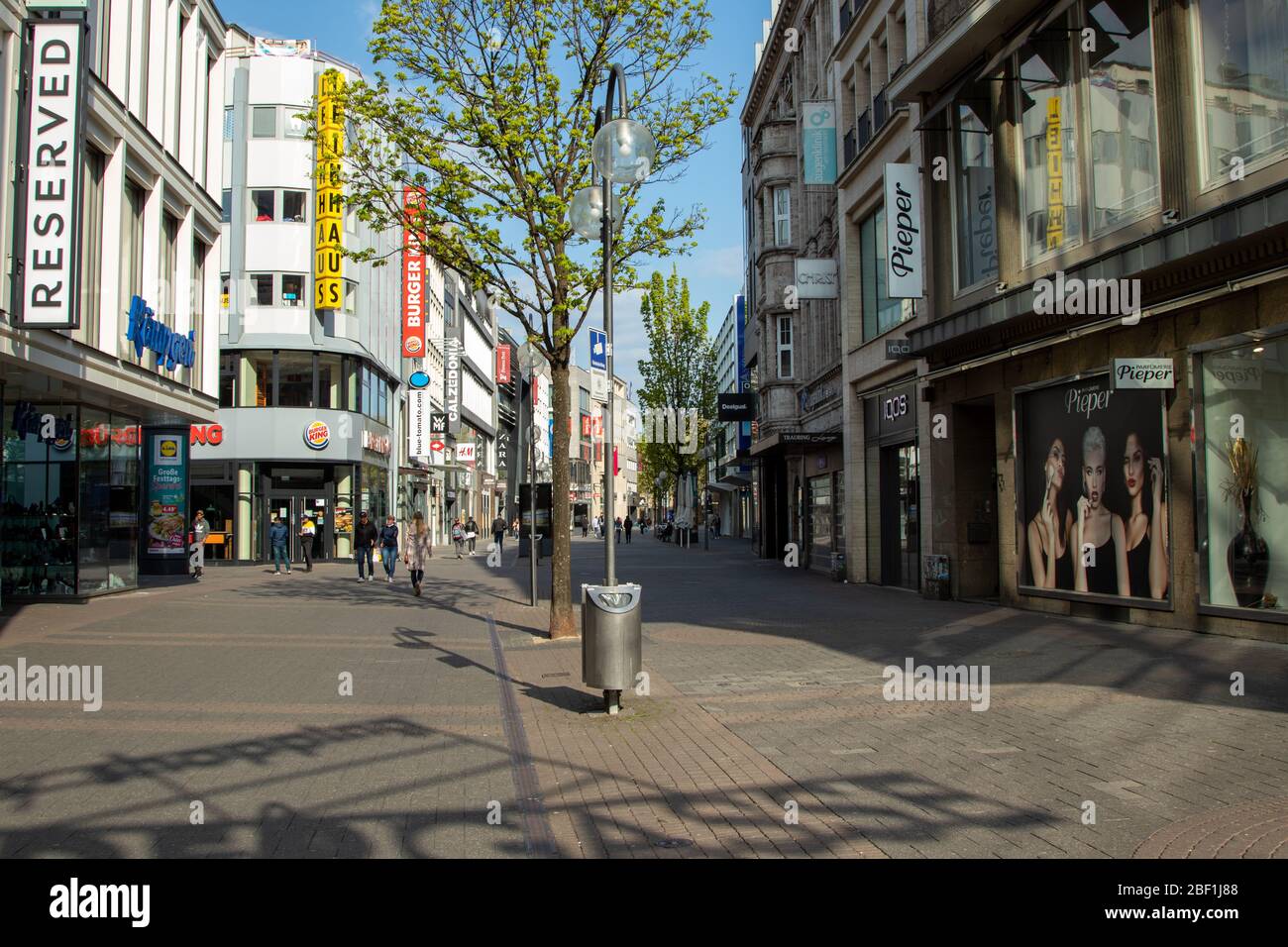 Cologne, NRW, Germany 14 04 2020, high street in Cologne city, Schildergasse at early afternoon, all shops are closed, few people Stock Photo - Alamy
