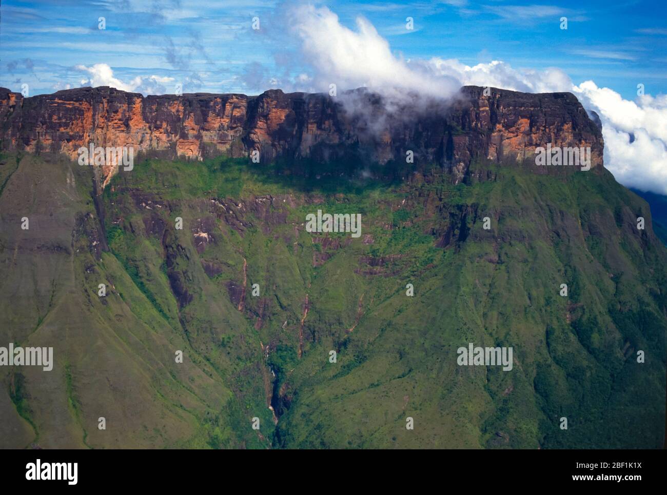 CANAIMA NATIONAL PARK, VENEZUELA Tepui, tabletop mountain in Gran