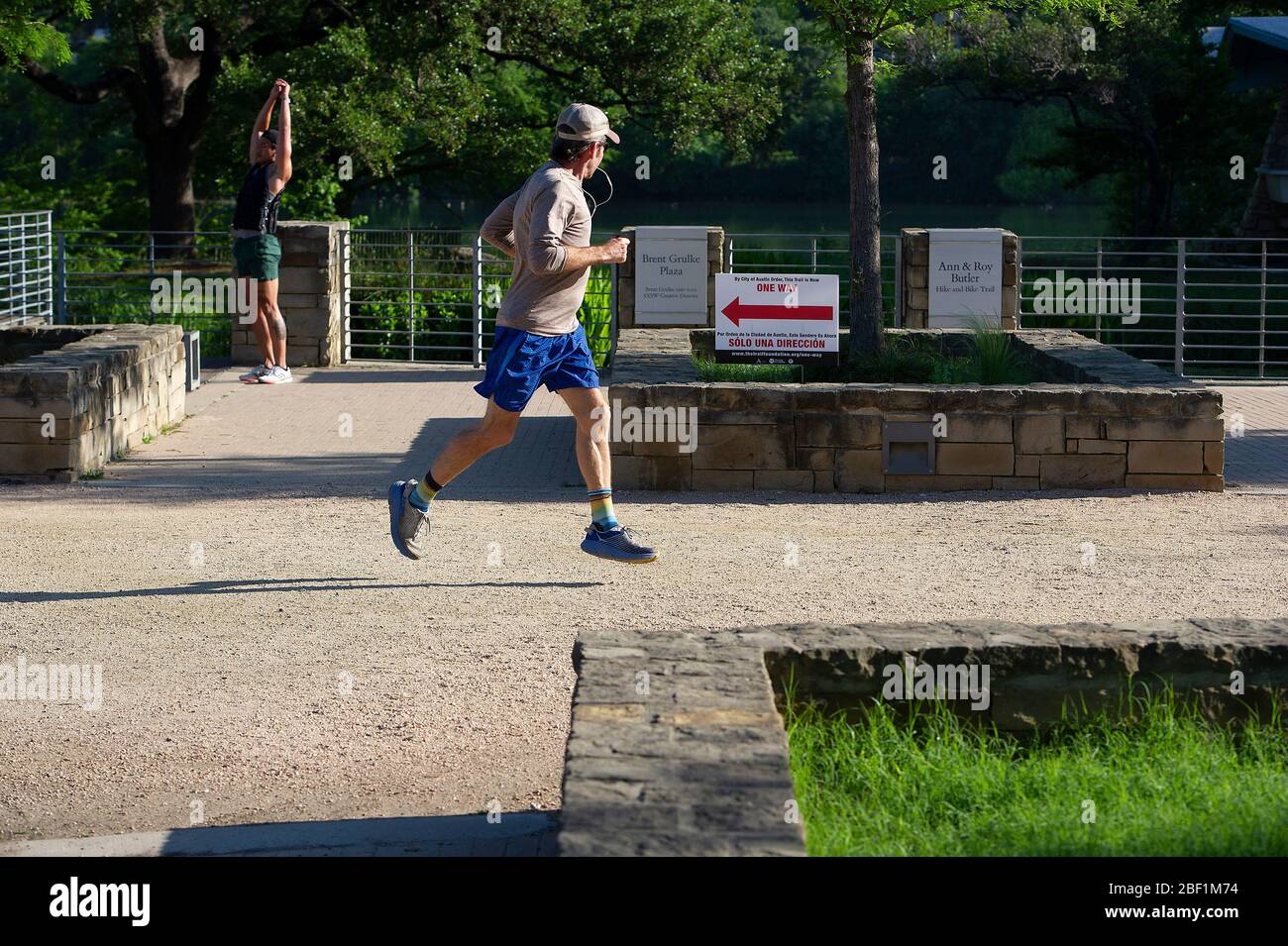 Mitigate Potential Gatherings. 16th Apr, 2020. The City of Austin Parks Department placed signs at the Ann and Roy Butler Hike and Bike Trail along Lady Bird Lake, into a one-way trail in an effort to mitigate potential gatherings. Austin, Texas. Mario Cantu/CSM/Alamy Live News Stock Photo
