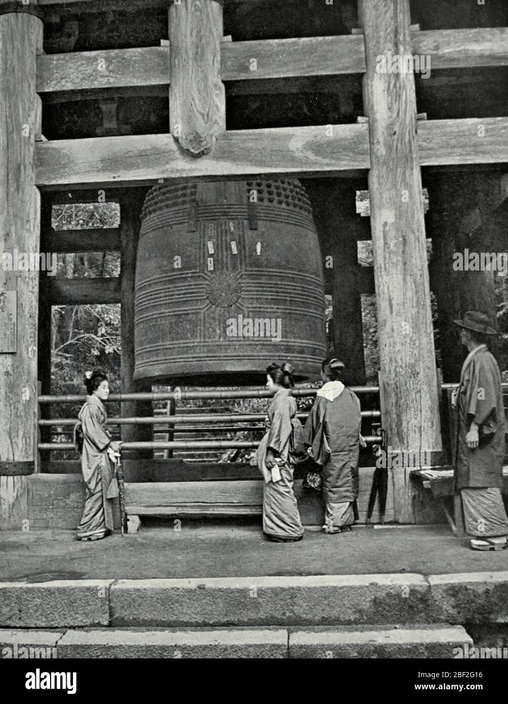 The Great Bell at Chio-In Temple - Japan, circa 1904 Stock Photo
