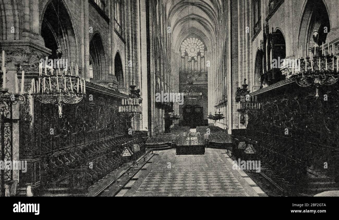 The Choir looking West, Notre Dame Cathedral, Paris, France, circa 1902 Stock Photo