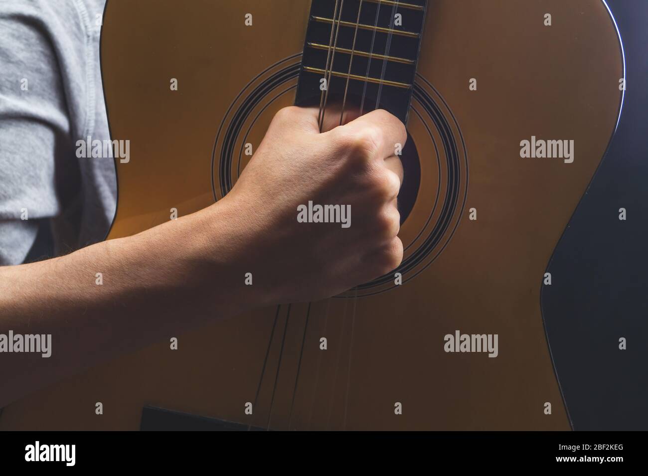 Holds string hi-res stock photography and images - Alamy