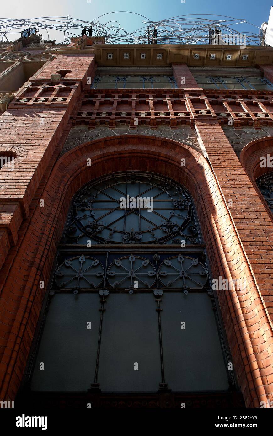 1880s Modernisme Architecture Red Brick Mueum Gallery Fundacio Antoni Tapies, Carrer d'Arago, Barcelona, Spain by Lluís Domènech i Montaner Stock Photo