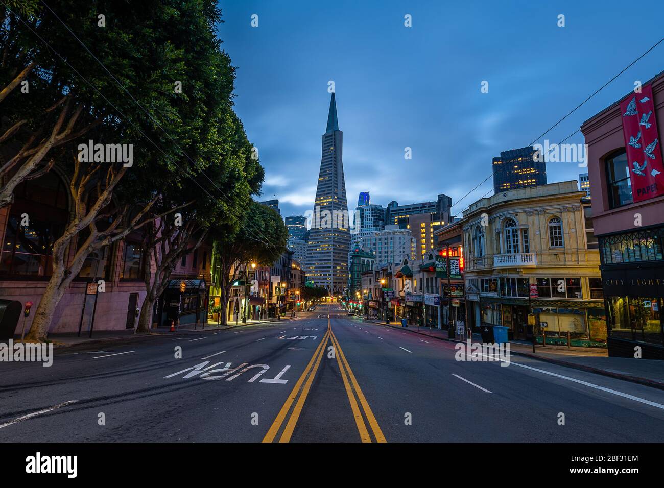 Transamerica pyramid and columbus avenue hi-res stock photography and ...