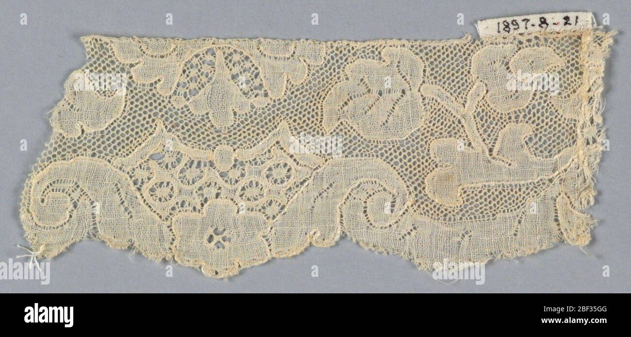 Alencon Lace Trim, Scallop Lace, Large Flower at Peak, 3 wide, Ivory