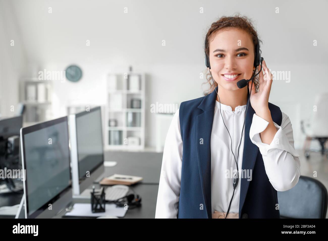Portrait female technical support hi-res stock photography and images ...