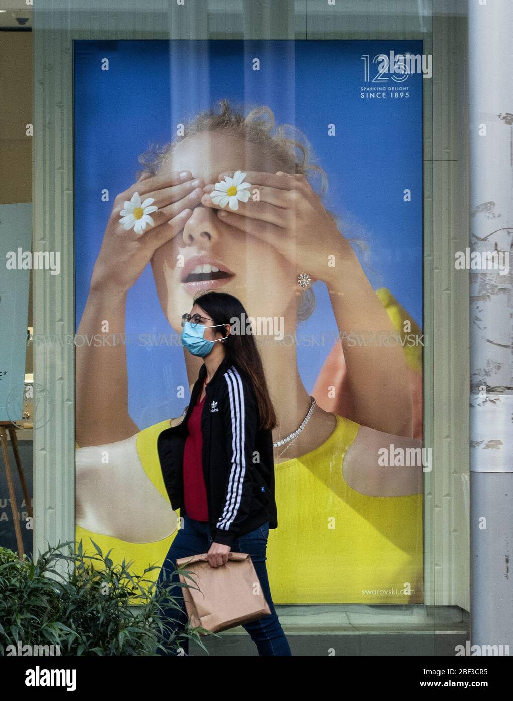 Covid pandemic crisis in Melbourne Australia  2020. Scenes of masked people shopping in and around Melbourne during lockdown. Stock Photo