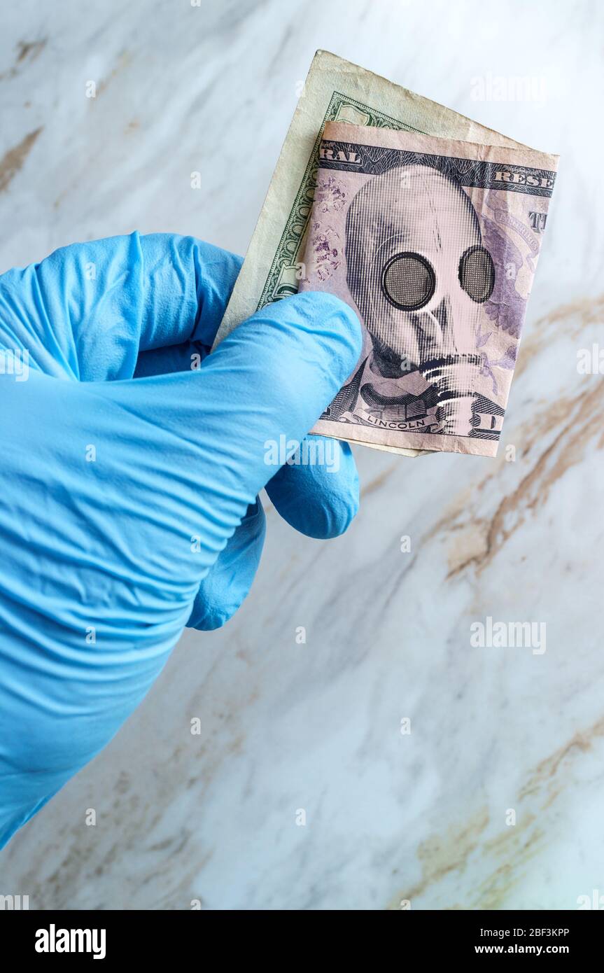 Abraham Lincoln wears gas-mask as protection against the deadly coronavirus metaphor for failing economy Stock Photo