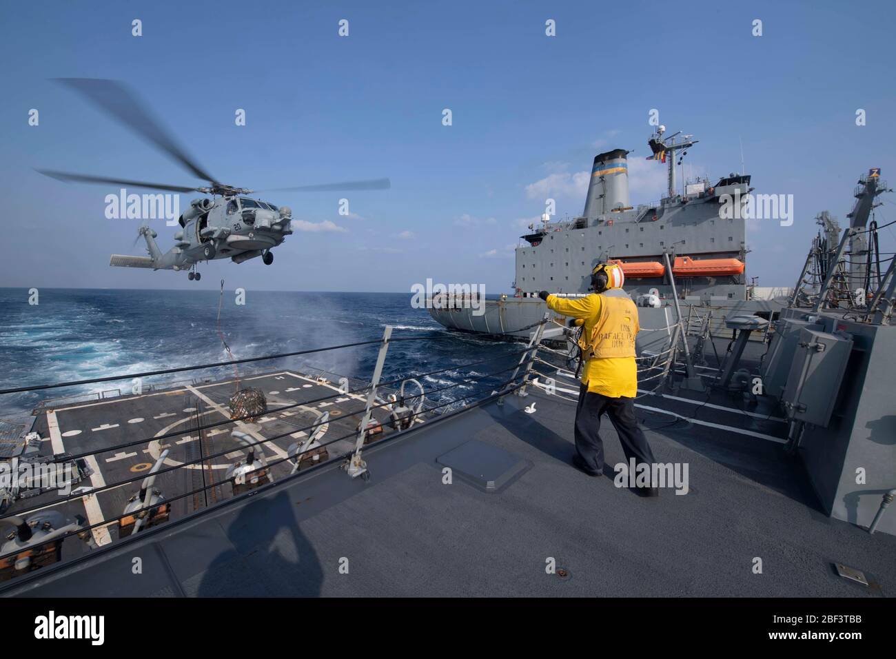 PACIFIC OCEAN (April 10, 2020) U.S. Navy Boatswain’s Mate 2nd Class ...