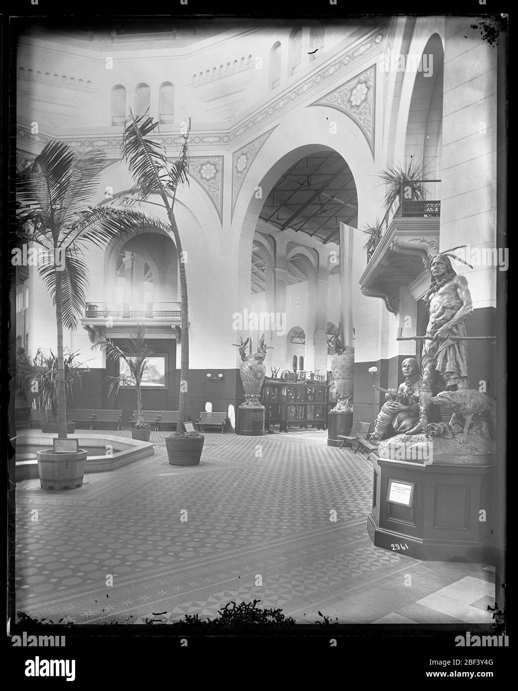 United States National Museum Rotunda. Also known as 2961.See also Record Unit 95, Box 32, Folder 35.Rotunda of the United States National Museum, now known as the Arts and Industries Building.Smithsonian Institution Archives, Acc. 11-007, Box 013, Image No. Stock Photo