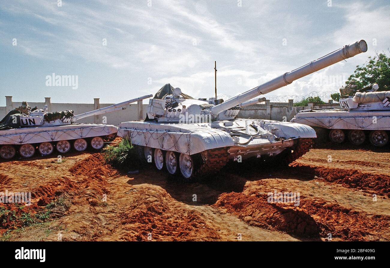 United Nations tanks at the Belgian compound in Kismayo.  3/4 right side view of a T-72 main battle tank with UN markings.  The UN forces are in Somalia in support of OPERATION CONTINUE HOPE. Stock Photo