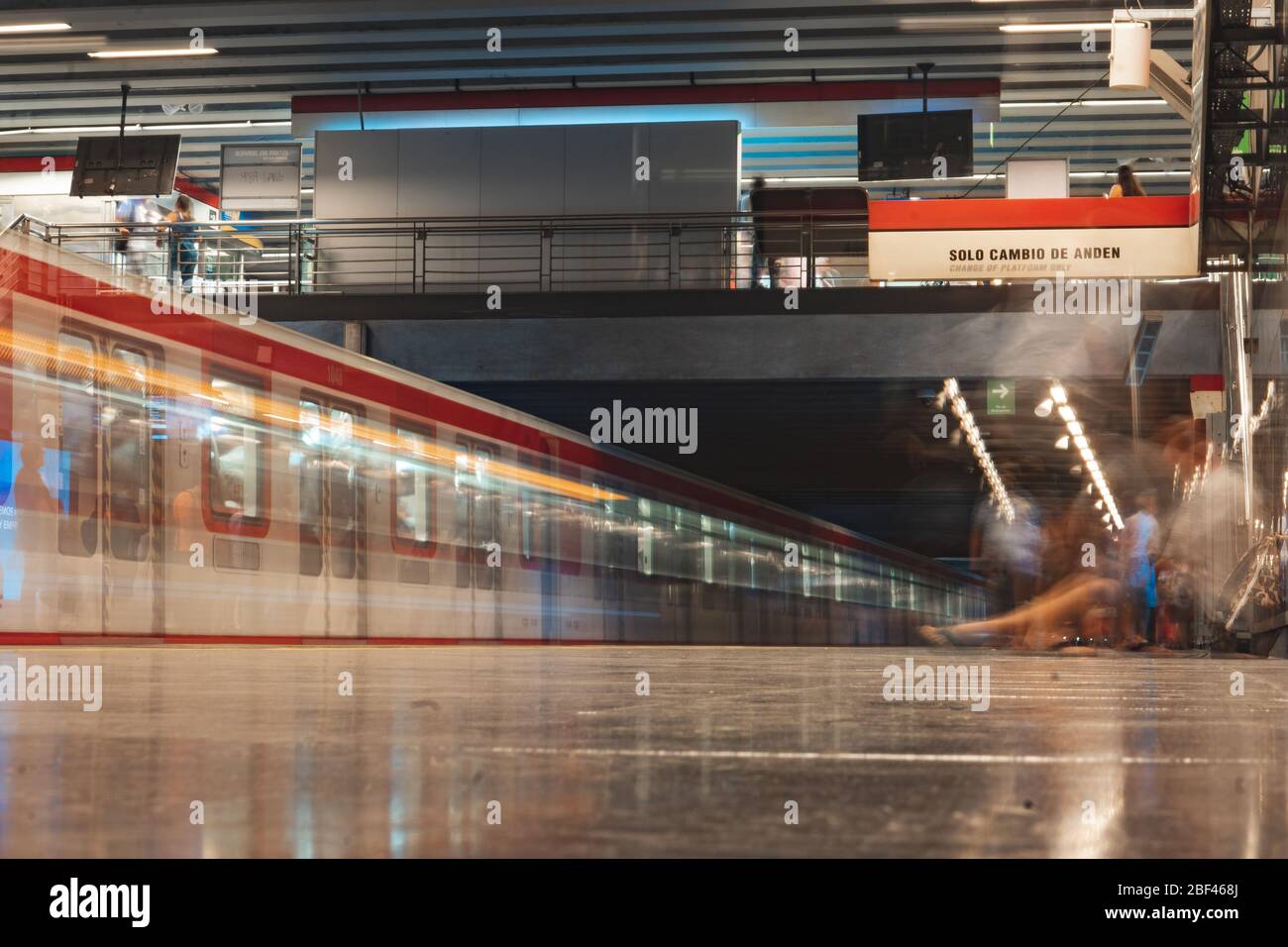 SANTIAGO, CHILE - JANUARY 2020: A Santiago Metro in Tobalaba station of Line 1 Stock Photo - Alamy SANTIAGO, CHILE - JANUARY 2020: A Santiago Metro in Tobalaba station of Line 1 Stock Photo - Alamy