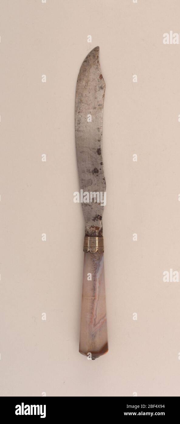 Knife. Sabre-shaped blade with curved upper edge. Plain bolster, silver engraved ferrule with scalloped border. Flaring, faceted agate handle, silver conical mount on top. Stock Photo