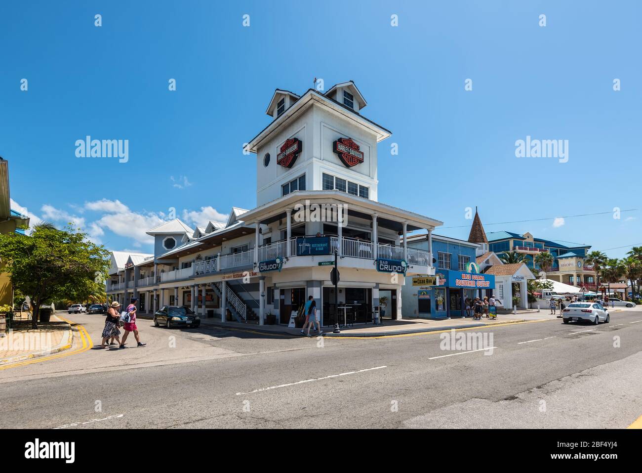 Cayman islands george town queue hi-res stock photography and images ...