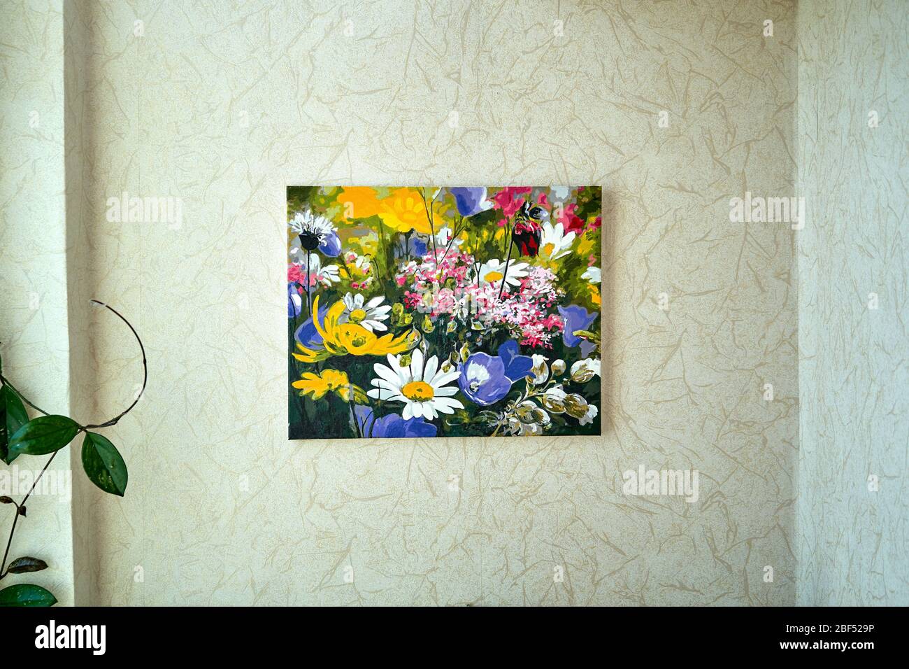 Painting of flowers on the wall Stock Photo - Alamy