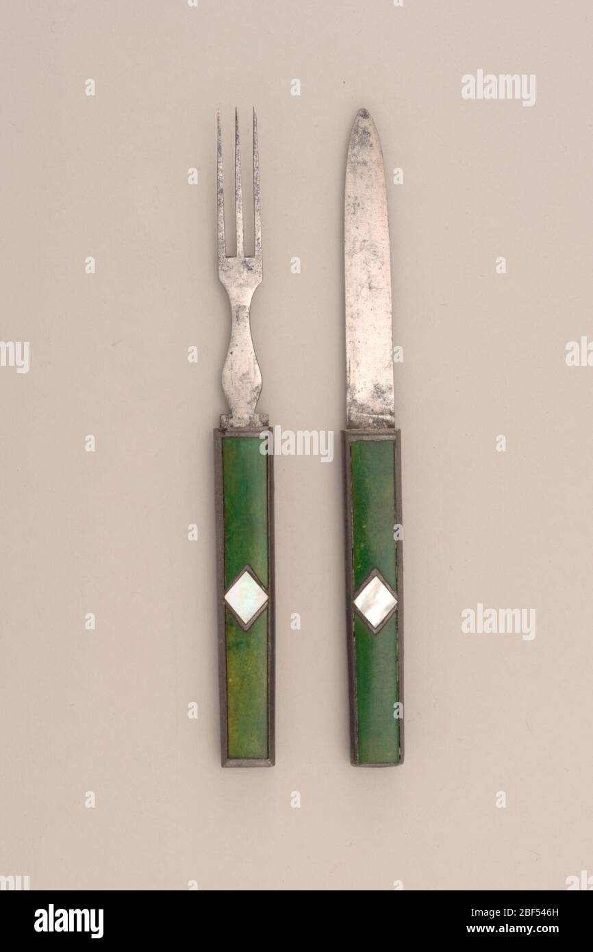Etui knife. Leaf-shaped knife with straight sides. Flat rectangular handle with pewter sides. Front and back green painted ivory, inlaid with diamond-shaped mother-of-pearl and pewter on the centre of the handle. Stock Photo