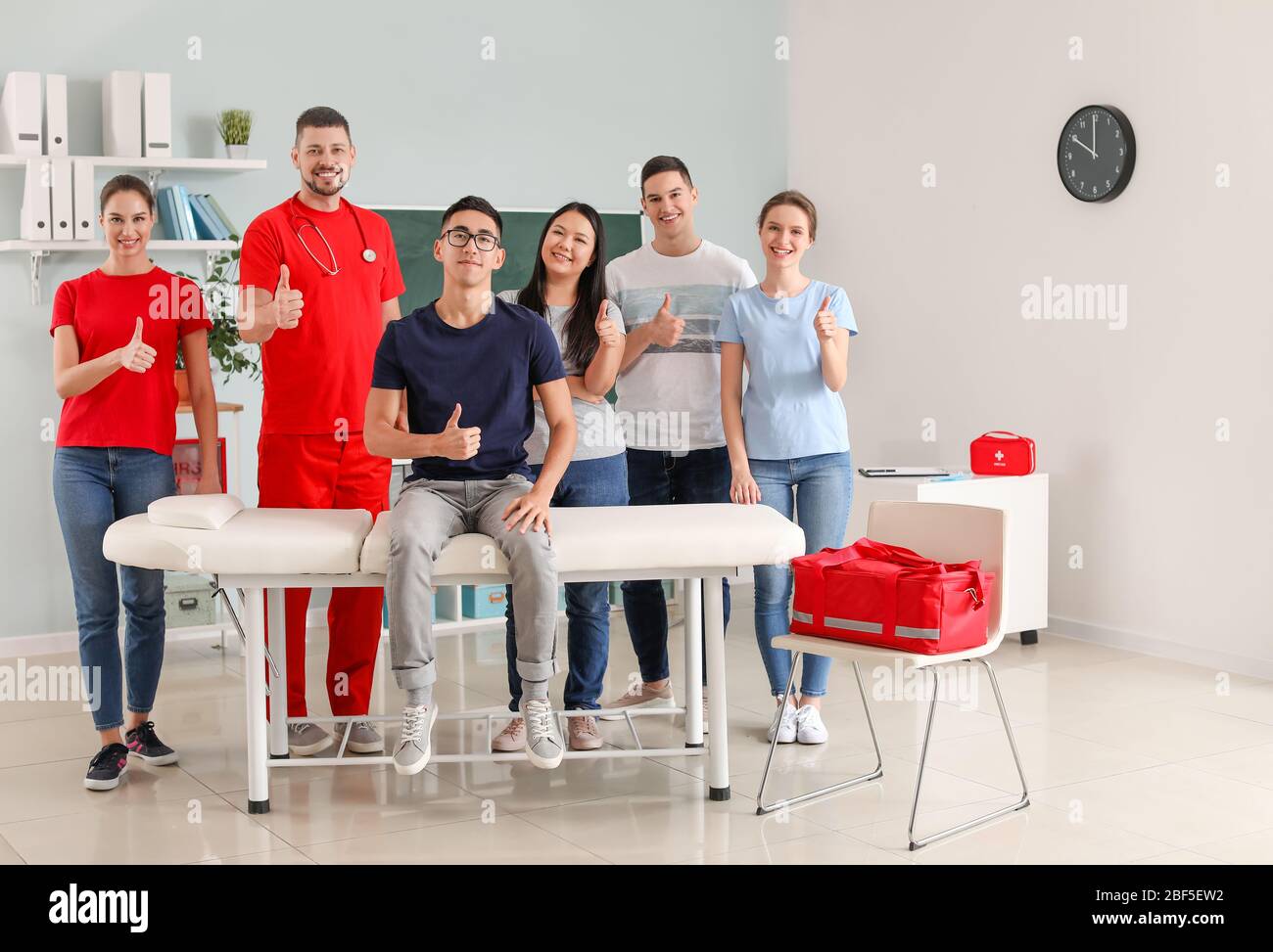 First aid course young hi-res stock photography and images - Alamy