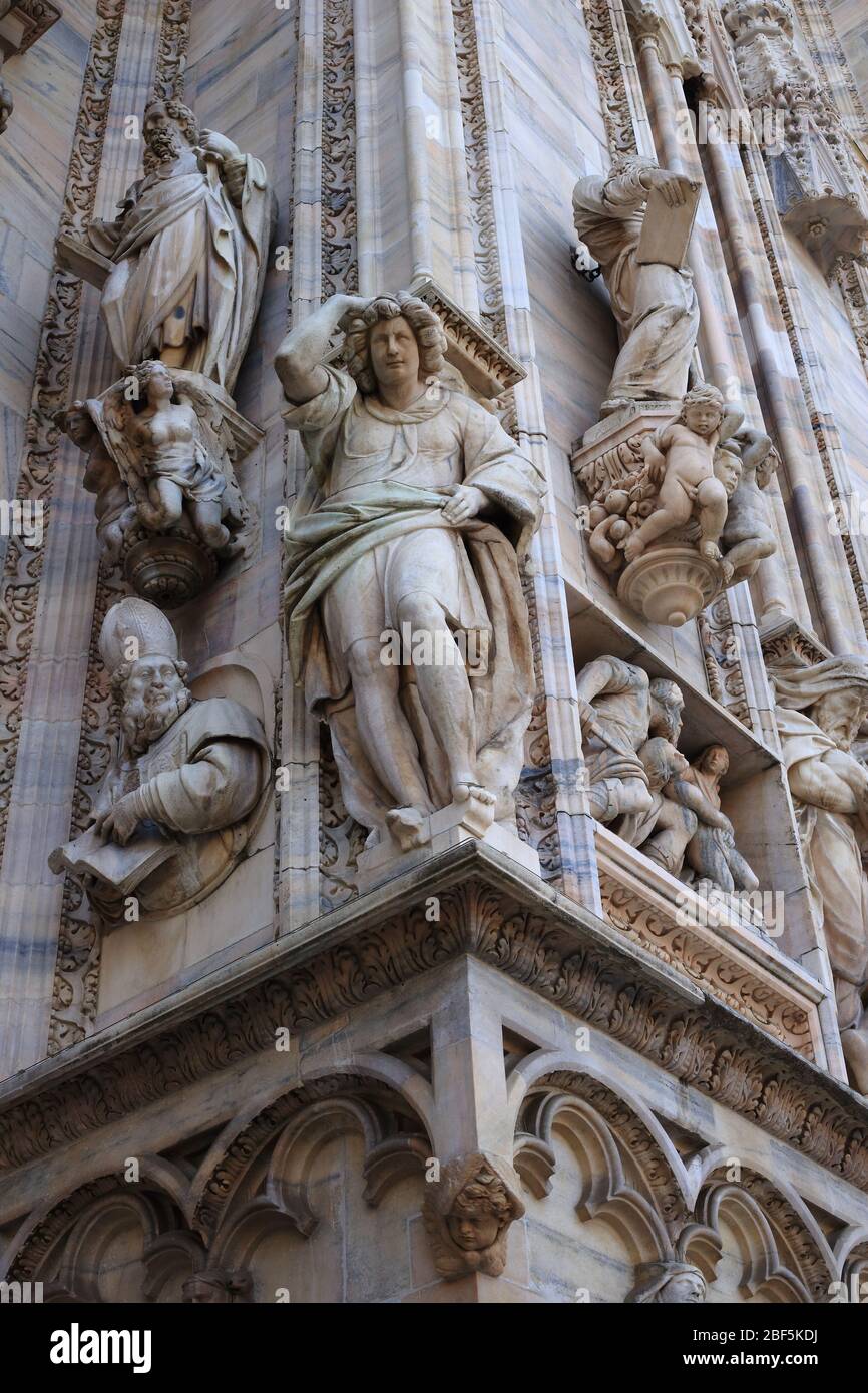 Statues on the facade of the Milan Cathedral, Italy Stock Photo Alamy