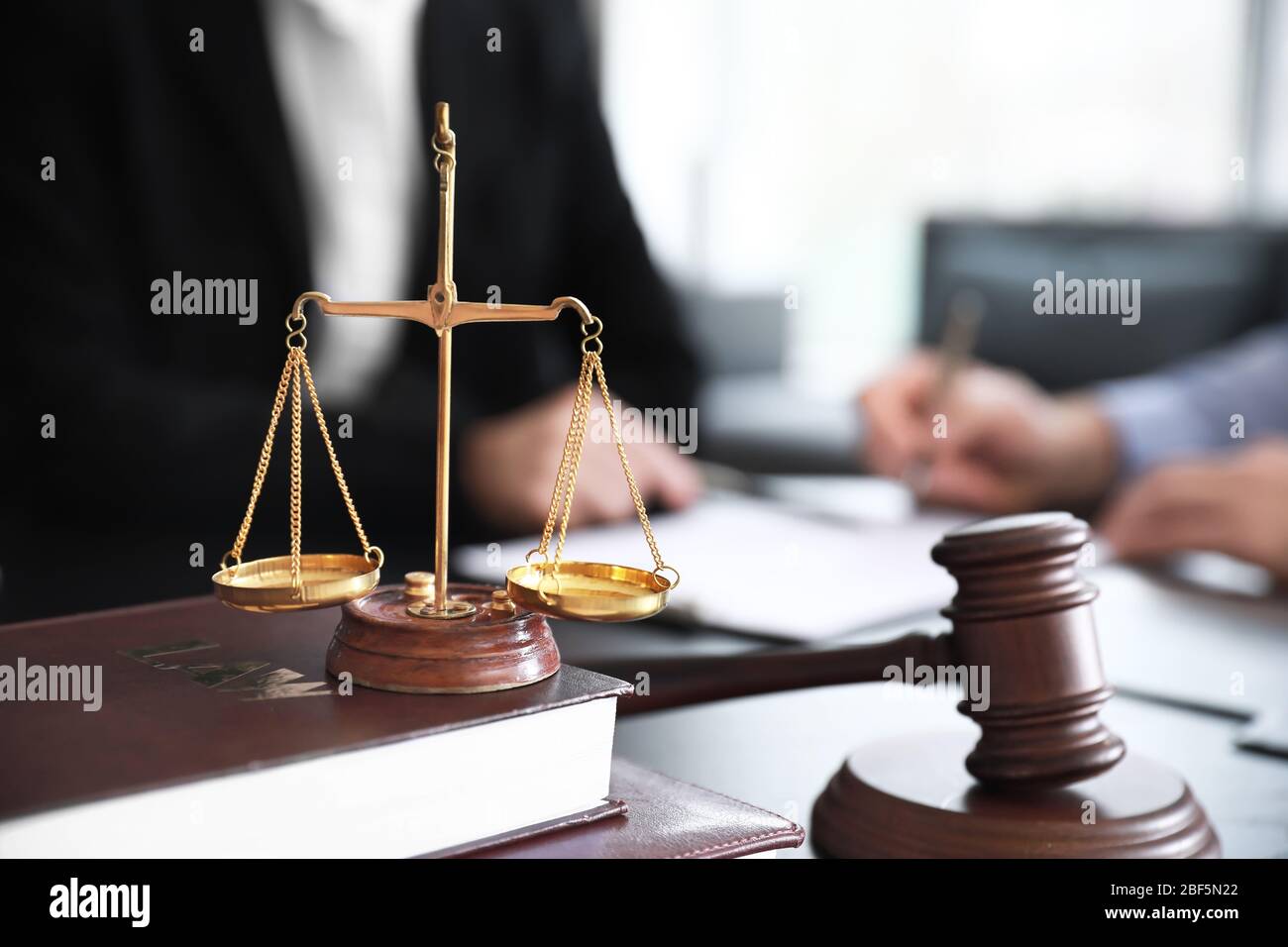 Notry Scale Scales with judge gavel on table of notary public in office Stock Photo ...