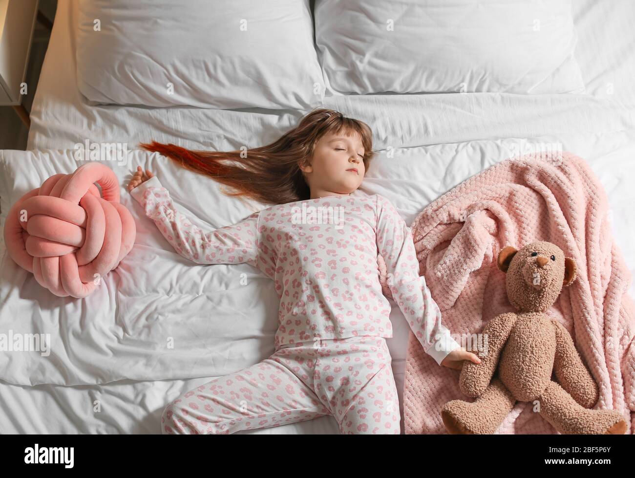 Cute little girl sleeping in bed Stock Photo - Alamy