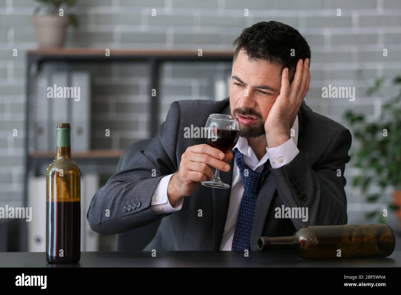 Businessman alcoholic spirits drunk hi-res stock photography and images ...