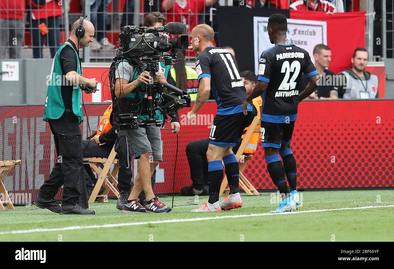Sky Tv Camera Football High Resolution Stock Photography And Images Alamy Sky Tv Camera Football High Resolution Stock Photography And Images Alamy