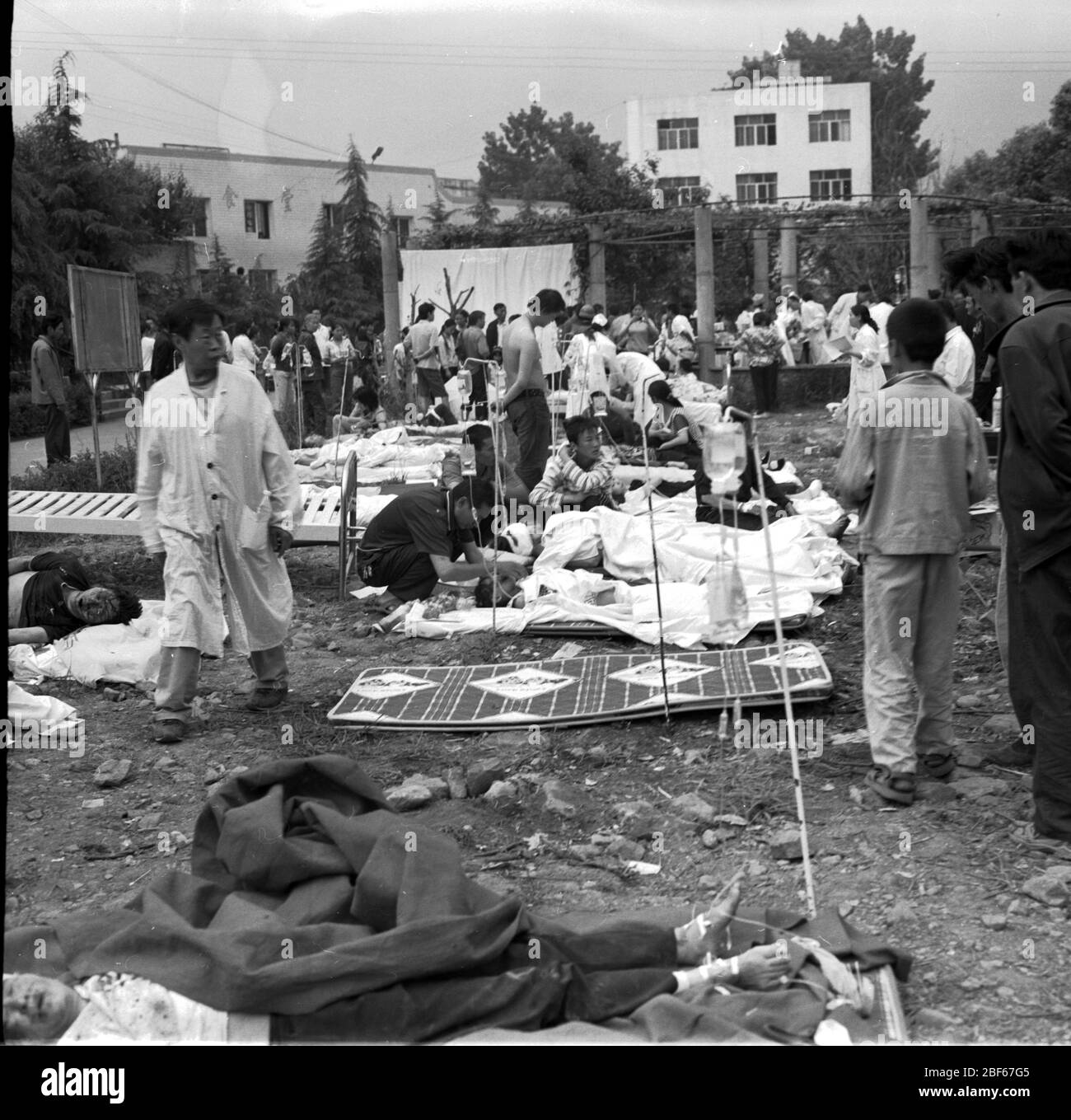 On the grassland of the Second People's Hospital of Hanyuan County Ya'an medical personnel treated the injured people in the open air On May 12 2008 t Stock Photo