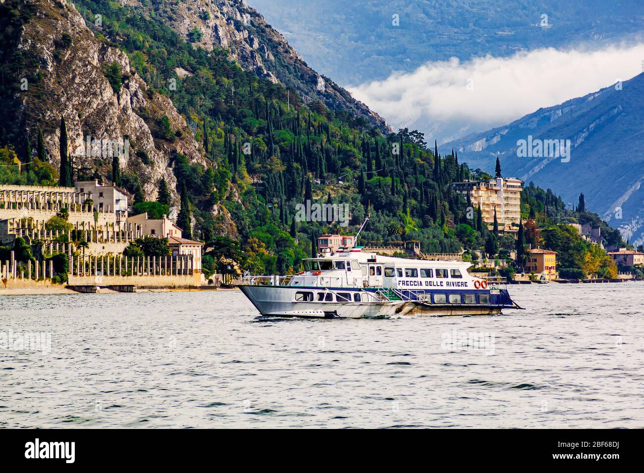Lakeside promenade limone sul garda hi-res stock photography and images ...