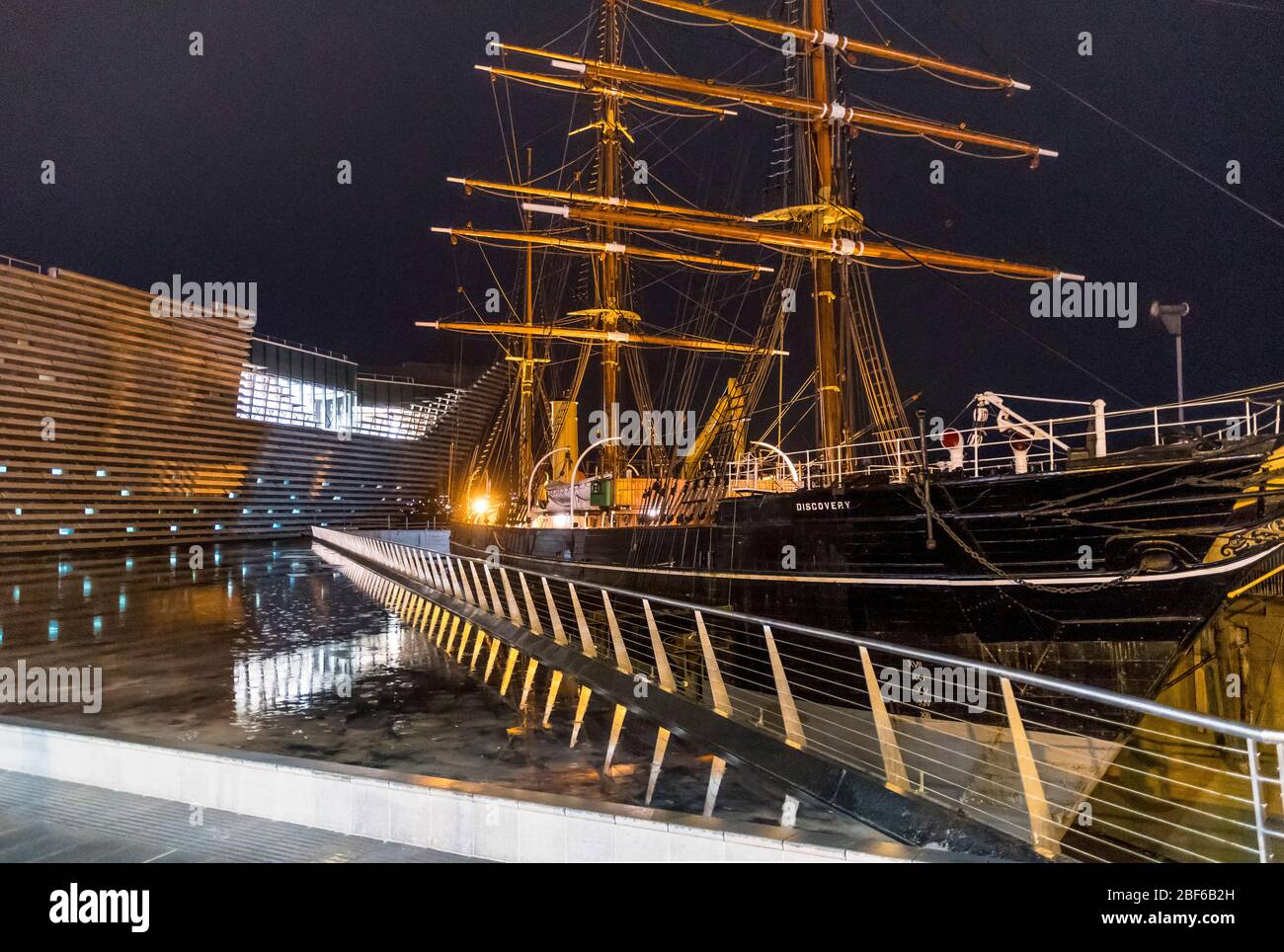 Royal Research Ship Discovery at Disvovery Point, Dundee with V&A Museum Stock Photo
