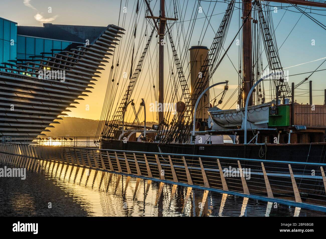 Royal Research Ship Discovery at Disvovery Point, Dundee with V&A Museum Stock Photo