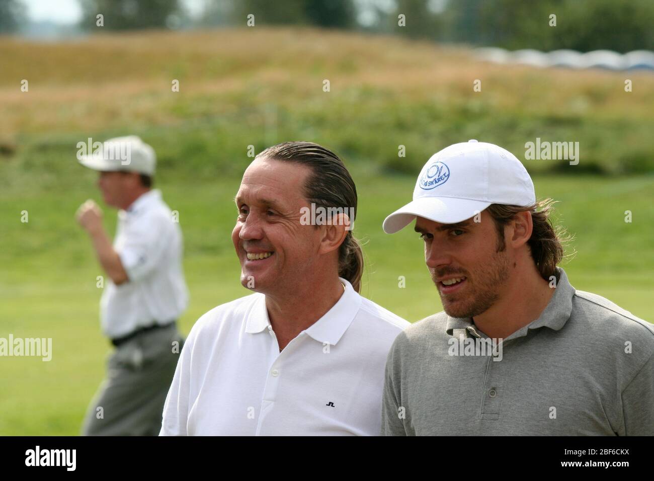 Nico McBrain and hockey player Henrik Zetterberg on the golf course, playing a Pro Am in Stockholm / Sweden, Arlandastad, golf course, august 2007. Stock Photo