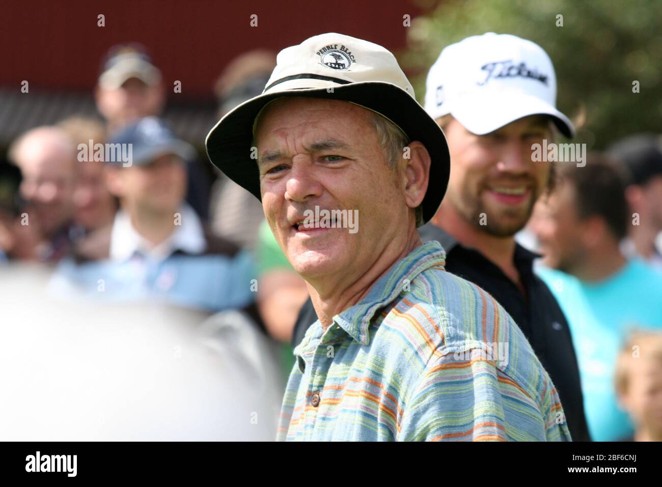 Bill Murray in front and professional hockey player Peter Foppa Forsberg behind, laughing and playing golf. Stockholm / Sweden, Arlandastad. Stock Photo