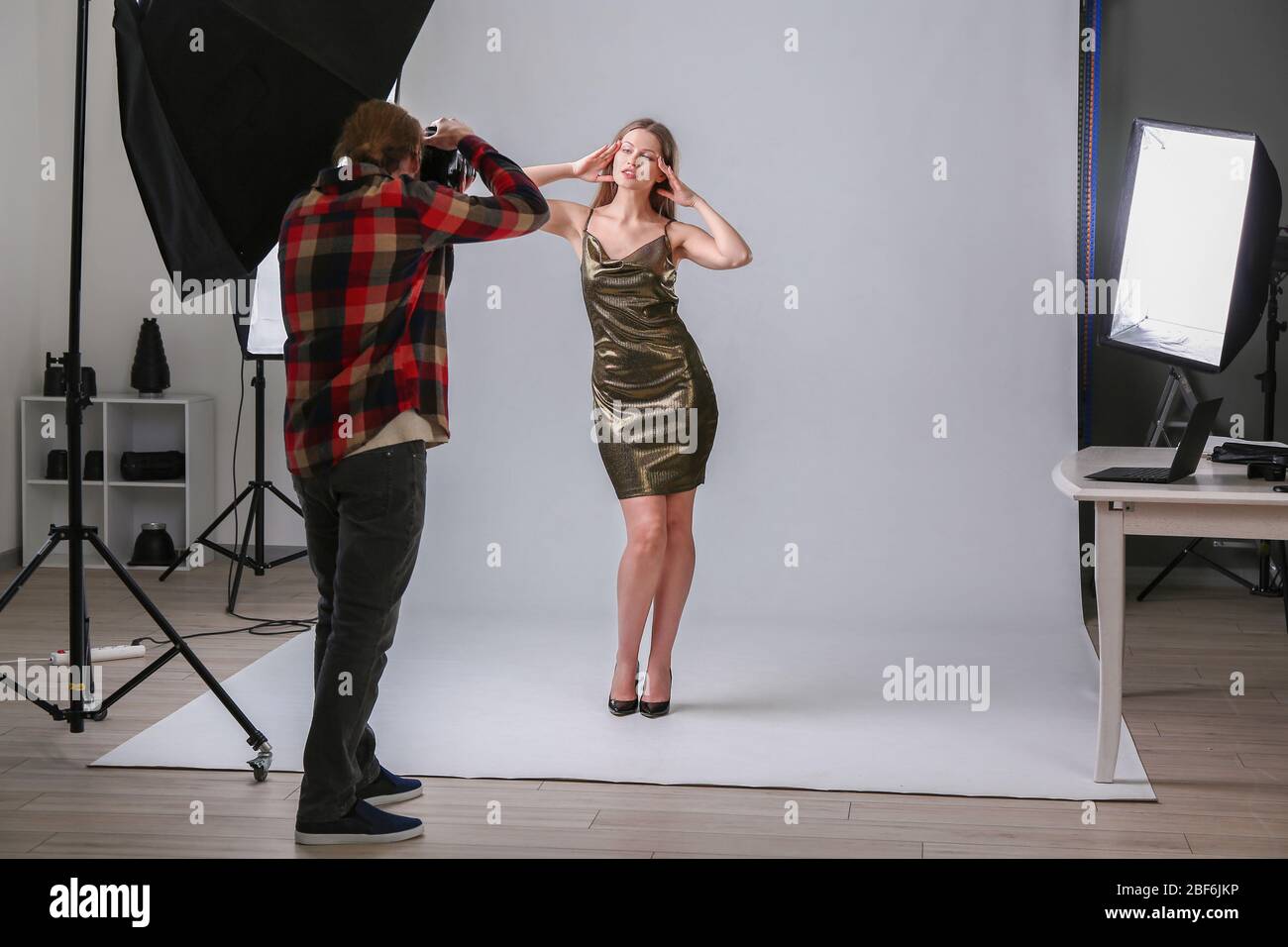 Photographer Using Model Professional photographer working with model in studio Stock Photo - Alamy