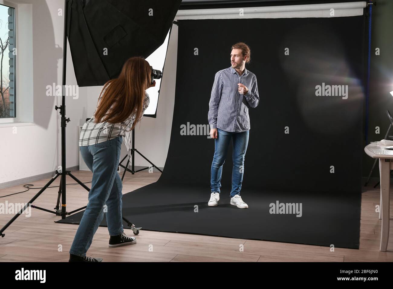Photographer Using Model Professional photographer working with model in studio Stock Photo - Alamy