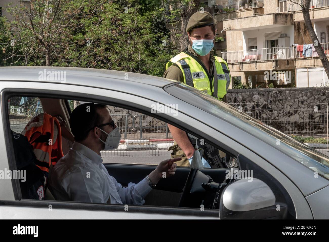 Jerusalem, Israel. 17th Apr, 2020. The Israel Police, reinforced by IDF soldiers, enforces a full closure on Givat Shaul neighborhood, one of 17 predominantly Jewish religious neighborhoods in Jerusalem, with increased coronavirus infections. The number of confirmed COVID-19 cases in Israel rises to 12,855 with 148 deaths. Credit: Nir Alon/Alamy Live News Stock Photo