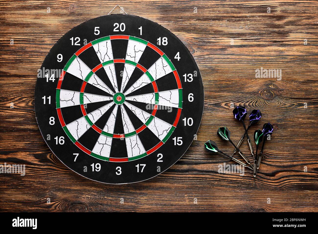 Darts dartboard on wooden background Stock Photo - Alamy
