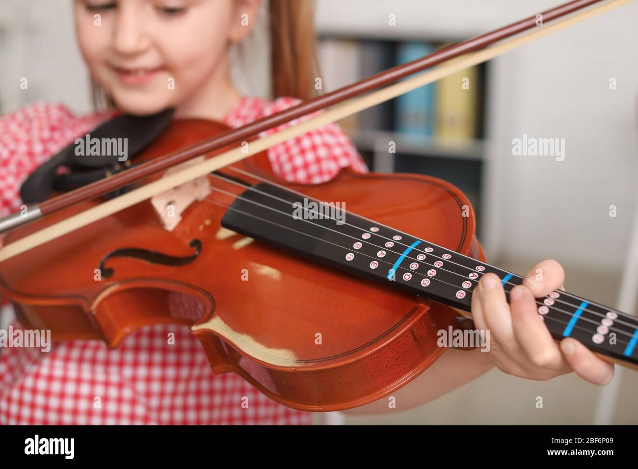 Little girl playing violin at music school Stock Photo - Alamy