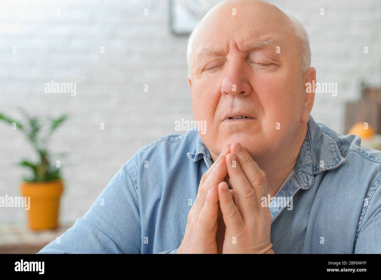 Caucasian elderly male praying hi-res stock photography and images - Alamy