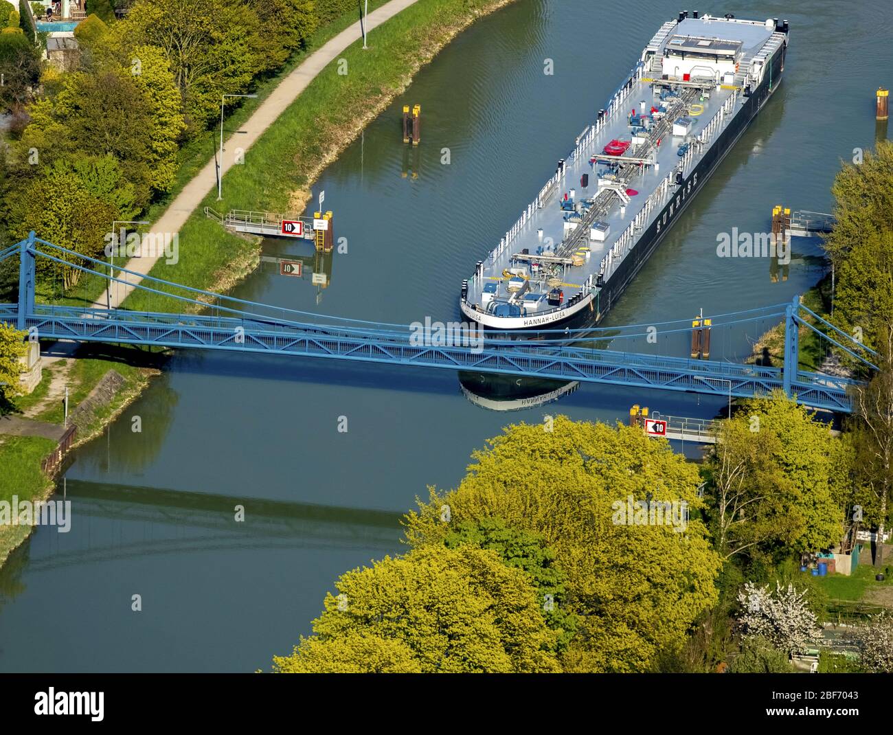 , pedestrian bridge Im Fuchswinkel over chanel Datteln-Hamm-Kanal in Hamm-Osten, 21.04.2016, aerial view, Germany, North Rhine-Westphalia, Ruhr Area, Hamm Stock Photo