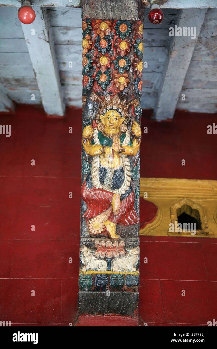 Carving column hi-res stock photography and images - Alamy