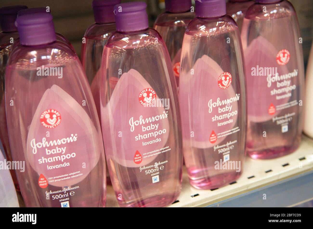 Johnsons baby shampoo hi-res stock photography and images - Alamy
