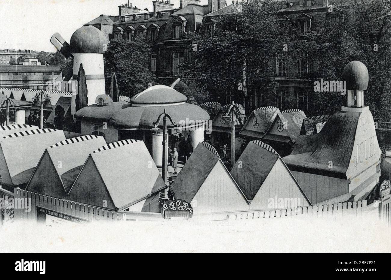 Vue du village du jouet, exposition internationale des arts decoratifs et  industriels modernes a Paris 1925 (International Exhibition of Modern  Decora Stock Photo - Alamy