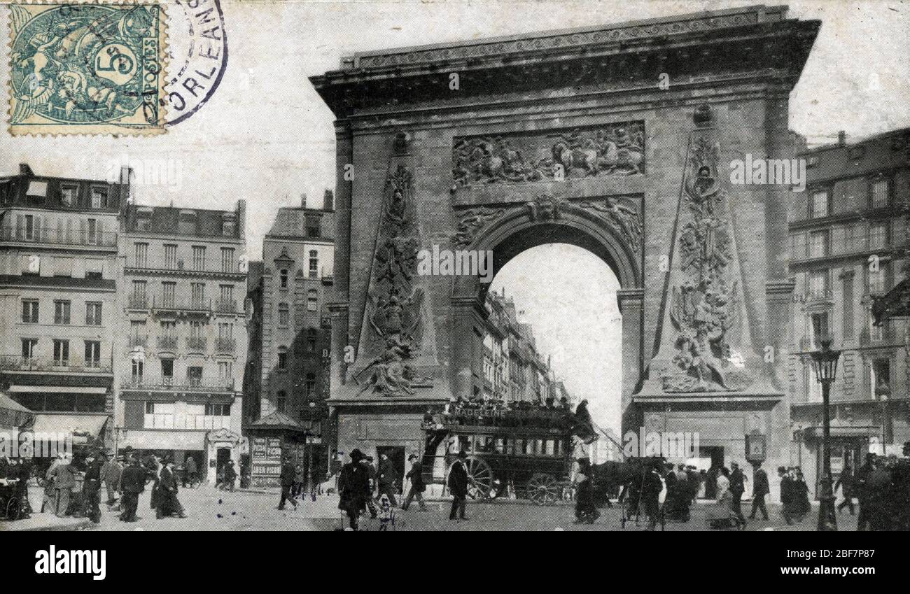 Vue du boulevard et de la porte saint denis a Paris 1912 Carte postale  Collection privee Stock Photo - Alamy